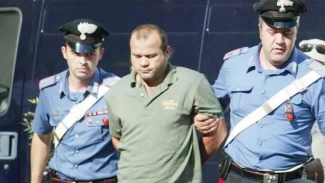 MOSER TREVISO DUPLICE OMICIDIO GORGO IN FOTO ARRESTATI VENFONO PORTATI IN CARCERE DAI CARABINIERI AGENZIA FOTOGRAFICA FOTO FILM