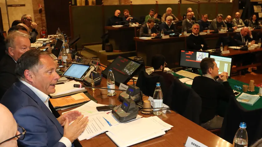 DE WOLANSKI AG.FOTOFILM TREVISO CONSIGLIO COMUNALE CON DIRETTORE SANITARIO BENAZZI