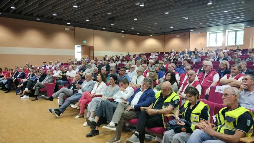 L'auditorium al Sant'Artemio sabato pomeriggio pieno di volontari