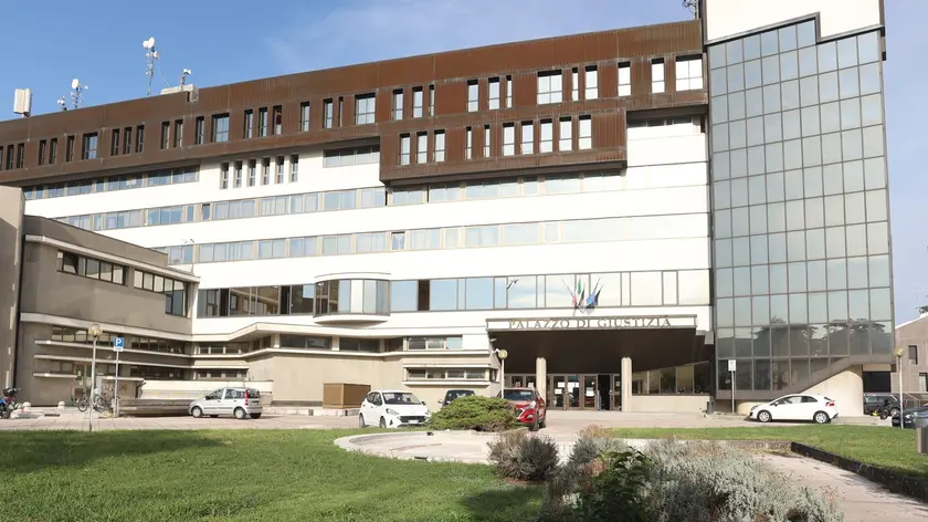 Il tribunale di Treviso dove nei giorni scorsi è approdato in aula il caso del 46enne che avrebbe picchiato la moglie di rientro dalla discoteca.