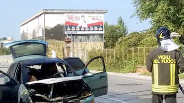 Allegranzi Conegliano via Cesare Battisti auto si incendia