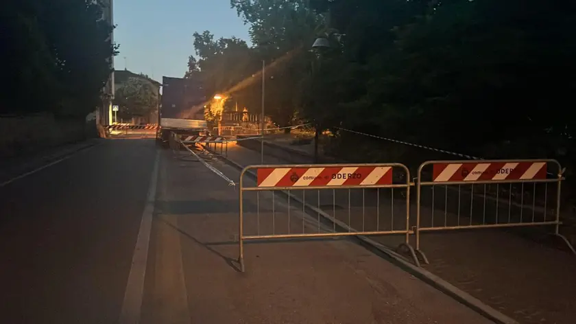 Via Mazzini a Oderzo chiusa al traffico per costire il lavoro dei tecnici di Enel