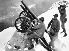 Postazione di artiglieria di montagna posizionata per il tiro anti aereo sul fronte italiano