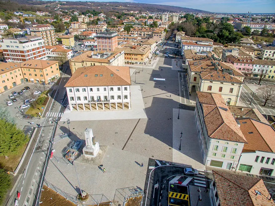 Borghesi Montebelluna riprese con drone sopra la nuova piazza Mazzini