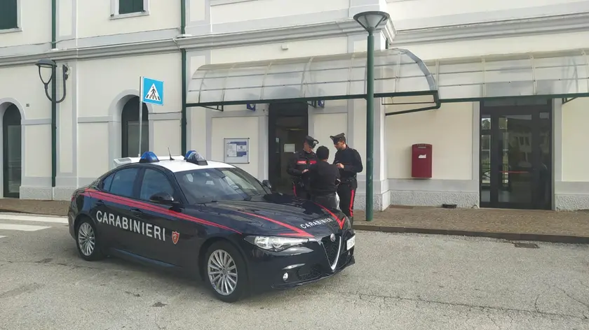 L'intervento dei carabinieri presso la stazione di Montebelluna