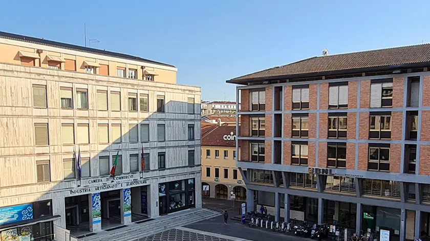 de polo agenzia foto film treviso piazza borsa