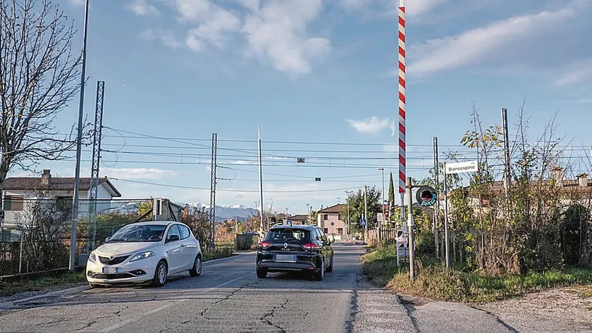 Agostini Montebelluna passaggio a livello in via Bergamo