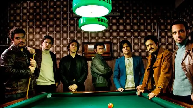 Da sinistra Lorenzi Renzi (Buffoni), Edoardo Pesce (Buffoni), Alessandro Roja (Dandi), Vinicio Marchioni (Freddo), Andrea Sartoretti (Bufalo), Mauro Meconi (Fierolocchio) e Riccardo De Filippis (Scrocchiazeppi) in una foto di scena di "Romanzo Criminale2". Gli anni Ottanta con la smodata voglia di arricchirsi a tutti i costi, gli intrecci con i servizi deviati ma soprattutto l'auto-disgregazione: la banda (della Magliana) é all'epilogo finale: dal 18 novembre su Sky Cinema 1 e Sky Cinema Hd arrivano, preceduti da grande attesa dei fan (150 fan page su Facebook, 5 milioni di visualizzazioni di video su YouTube, 135 mila dvd venduti) i 10 nuovi episodi di Romanzo Criminale 2. ANSA / US SKY-EMANUELA SCARPA