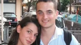 Anna De Simone con il fidanzato Di fianco il blitz