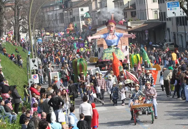 Agostini Treviso sfilata carri 2014 i