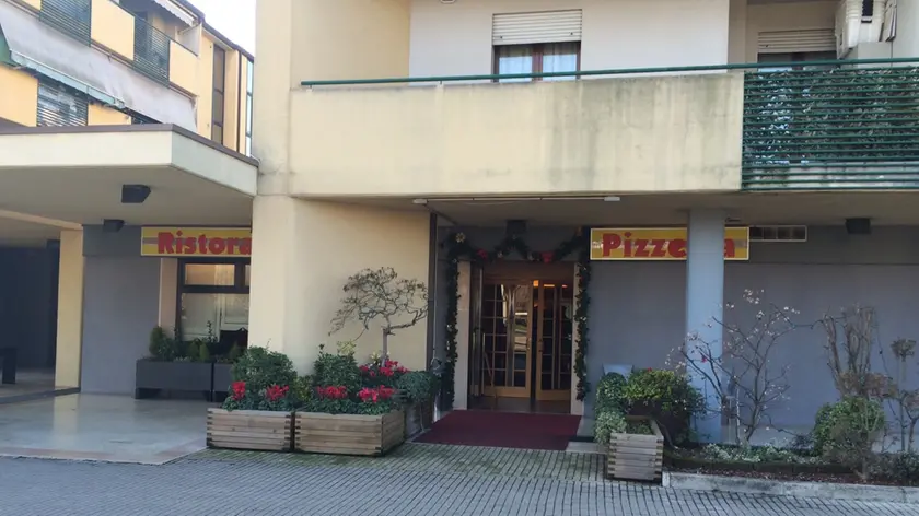 L'ingresso della pizzeria Nuova Mistral a Castelfranco