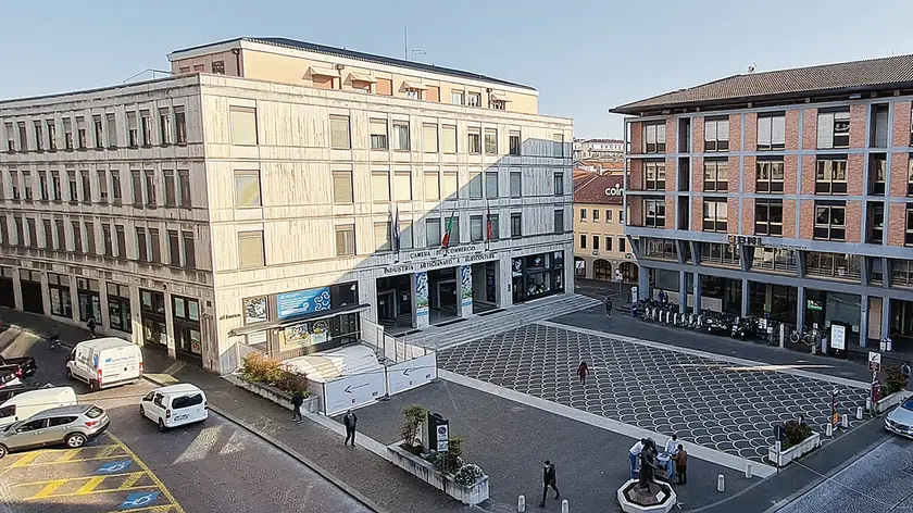 de polo agenzia foto film treviso piazza borsa