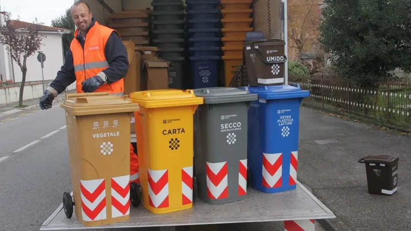 AGOSTINI TREVISO CONTARINA CONSEGNA CASSONETTI SULLA CASTELLANA NUOVA RACCOLTA DIFFERENZIATA