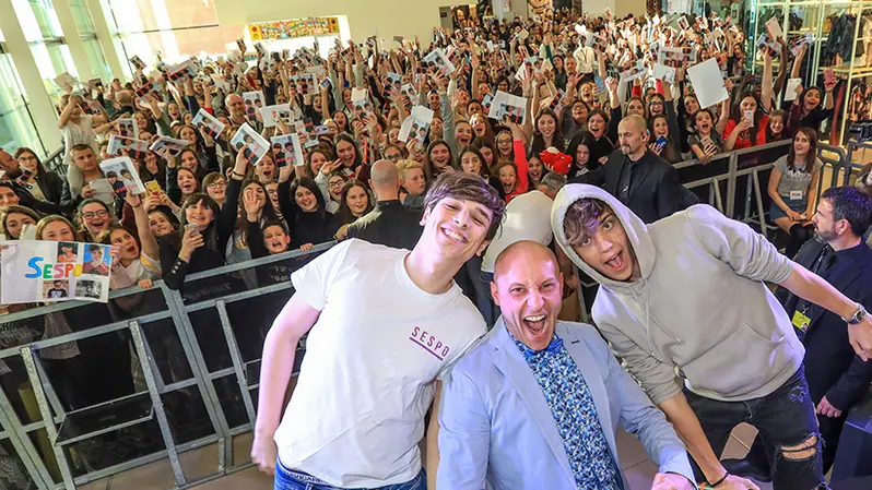 Allegranzi Conegliano centro commerciale Conè firma copie con i fans di Valerio Mazzei e Sespo