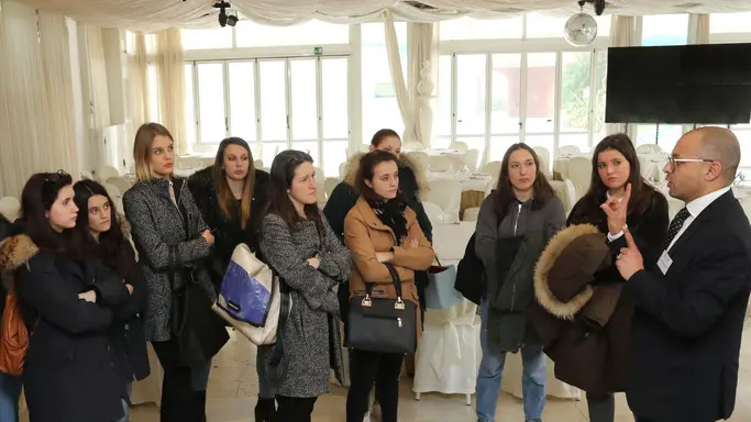 TOME AG.FOTOFILM MONASTIER STUDENTI SCUOLE SUPERIORI IN VISITA CASA DELLE MAGNOLIE, IN FOTO IL BESTA