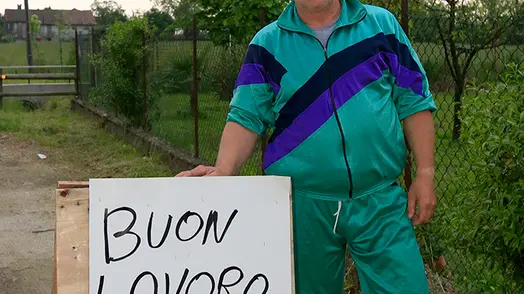 DeMarchi Poggiana Claudio Contarin neo pensionato con cartello