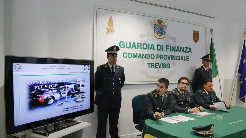 Filippi agenzia foto film Treviso conferenza stampa guradia di finanza