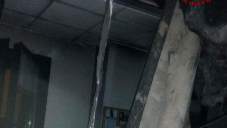 Un'immagine dell'interno della Cmz devastato dalle fiamme