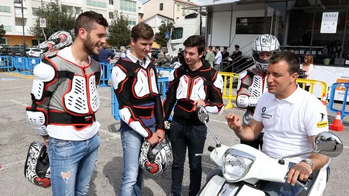 Un momento del campus sulla sicurezza stradale sulle due ruote