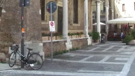 Piazza San Vito, eliminati i cassonetti