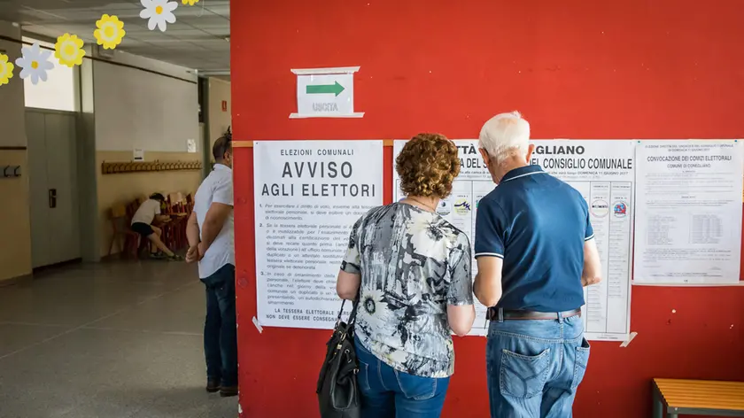 davanti ai tabelloni
