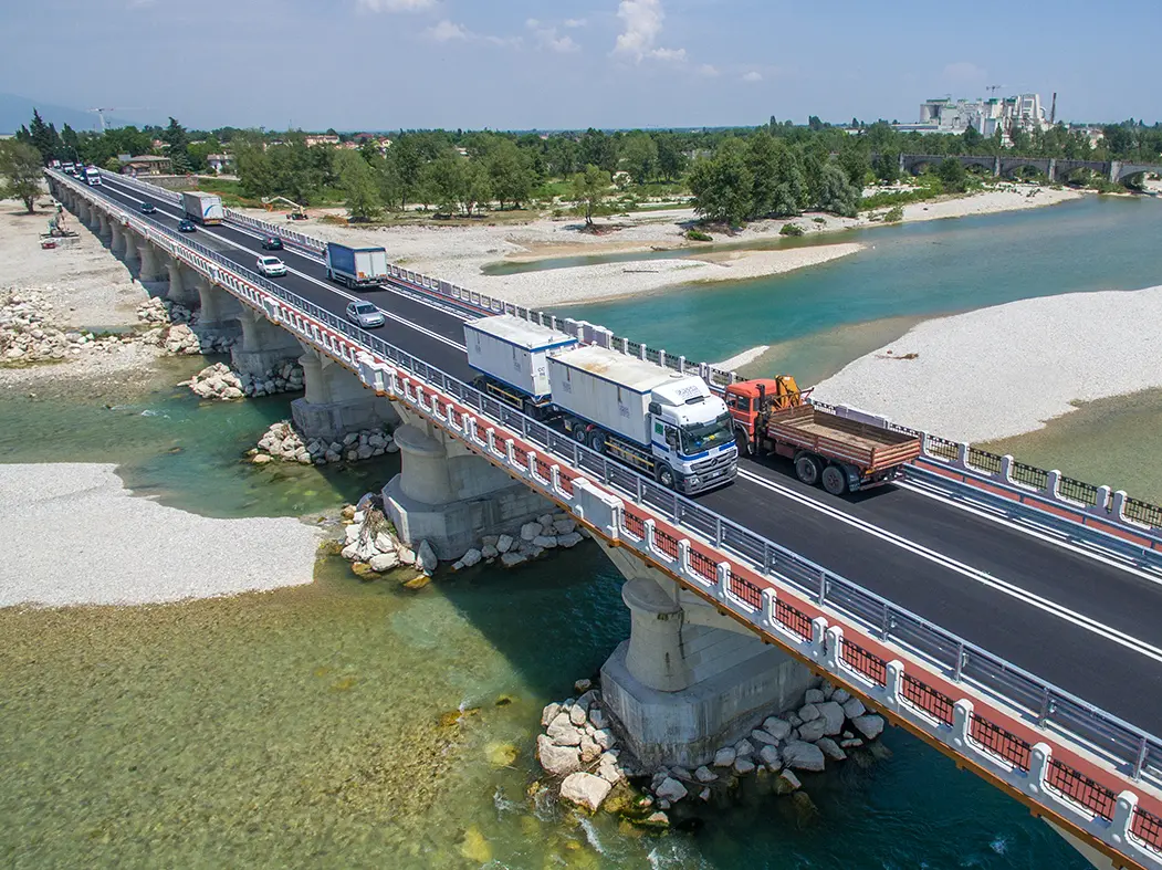 Agostini Nervesa riprese aeree dell'apertura alle auto del nuovo ponte sul fiume Piave