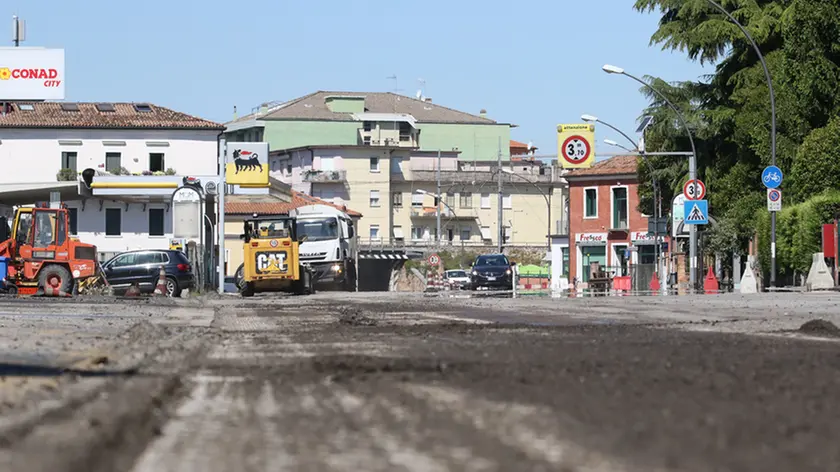 ZAGO AG.FOTOFILM TREVISO CORONAVIRUS FASE 2, LAVORI ASFALTATURA IN V.LE 4 NOVEMBRE