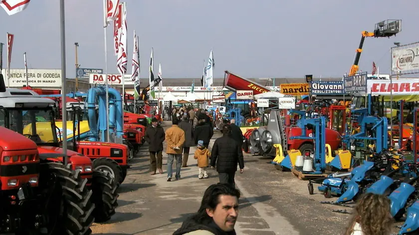 GODEGA S URBANA INAUGURAZIONE FIERA FOTOCRONACA godega fiera zoppè incidente mortale pianzano funerale da re