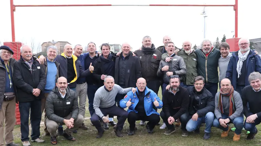 PASSERINI AG.FOTOFILM TREVISO FOTO DI GRUPPO SQUADRA RUGBY VINCITRICE DI UN TORNEO EUROPEO