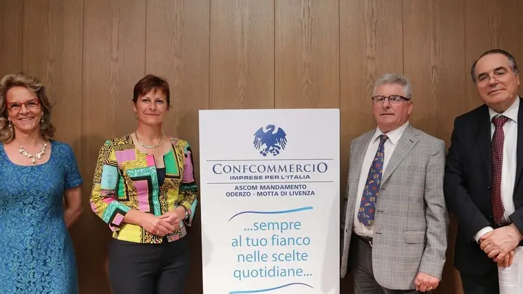 Ferrazza agenzia foto film oderzo elezioni sindaco incontro candidate scardellato e damo