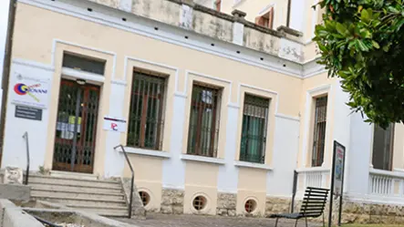 DeMarchi Cornuda fioriere davanti al municipio secche