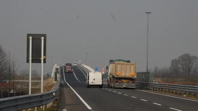 MORSEGO FGAVAGNIN INCIDENTE IN A4 USCITA OBBLIGATORIA CASELLO DI NOVENTA DI SOLITO SAN DONA ERA INVASA DAL TRAFFICO..OGGI I CAMIONE E TRAFFICO LEGGERO PER MILANO E' STATO DEVIATO CON SUCCESSO NUOVA TANGENZIALE E PONTE SUL PIAVE
