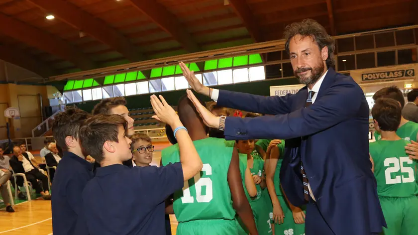 BOLOGNINI AG.FOTOFILM PONZANO GALA DEL BASKET TREVIGIANO AL PALACICOGNA, PREMIAZIONI, IN FOTO PREMIO BORTOLETTO A CLAUDIO COLDEBELLA
