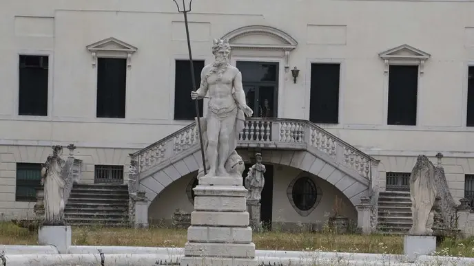 Zago agenzia foto film treviso erba alta villa margherita