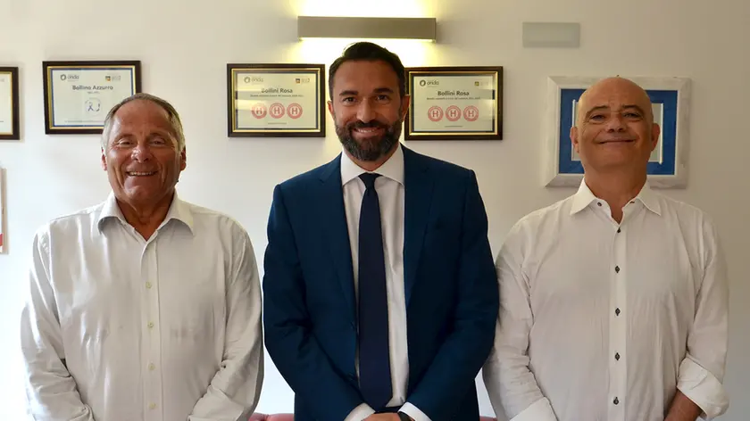 Da sinistra il dg Benazzi, il neo primario Brizzolari e il dottor Formentini