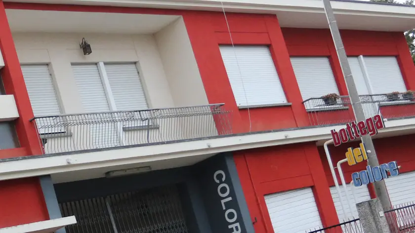 DE WOLANSKI . AG.FOTOFILM . TREVISO . COLORIFICIO IN VIA ROSA ZALIVANI,5 CHIUDE