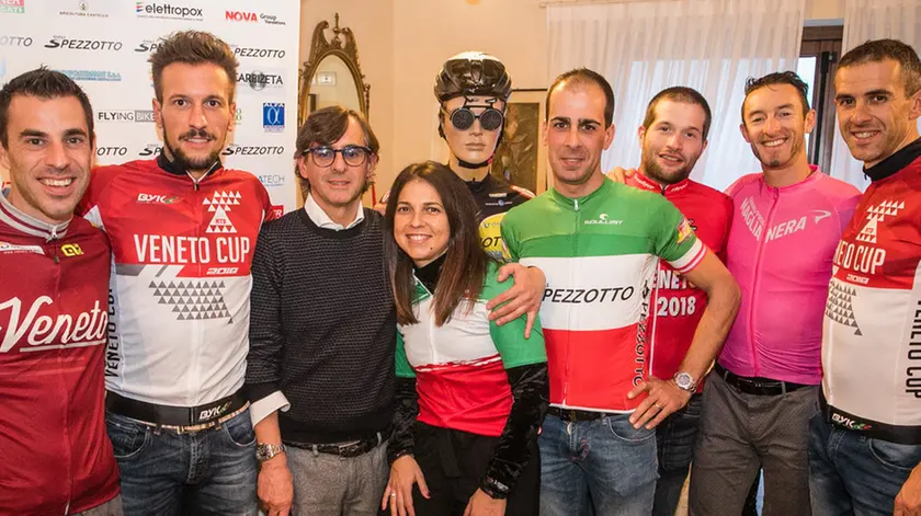 Borin San Fior Presentazione Ciclo Spezzato Da SX Solimano, Bonazza, Morgantini, Furlan, Bianchin, Lucchetta, Zardello, Zanier