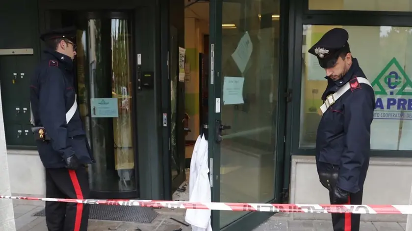 Filippi agenzia foto film Oderzo bancomat esploso banca prealpi via cavilieri di vittorio veneto