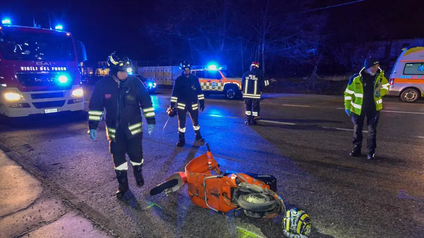 CIPOLLA COL SAN MARTINO VIA MAZZINI INCIDENTE AUTO CONRO VESPINO