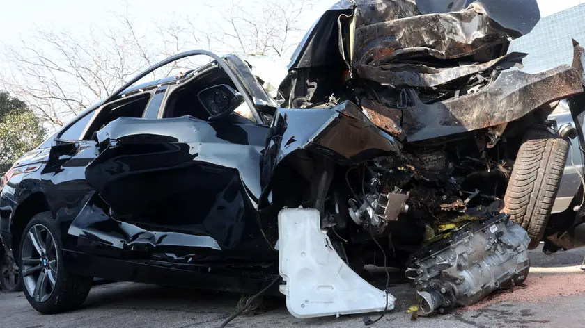 La Bmw 420 distrutta dopo l’incidente