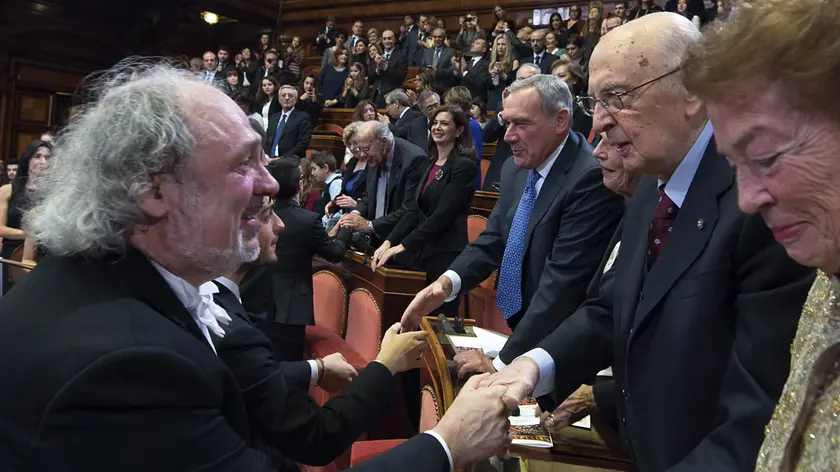 Il maestro Diego Basso riceve i complimenti del presidente della Repubblica Giorgio Napolitano