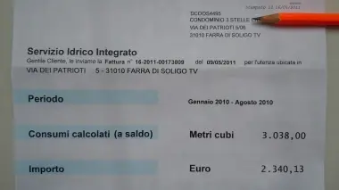 Un’immagine di una delle due super-bollette arrivate a Farra di Soligo