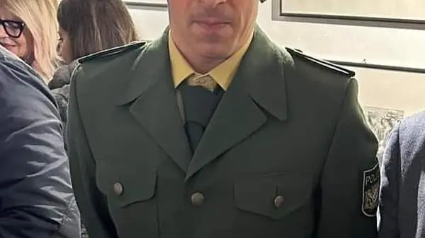 L'artista Tiziano Toscani in divisa
