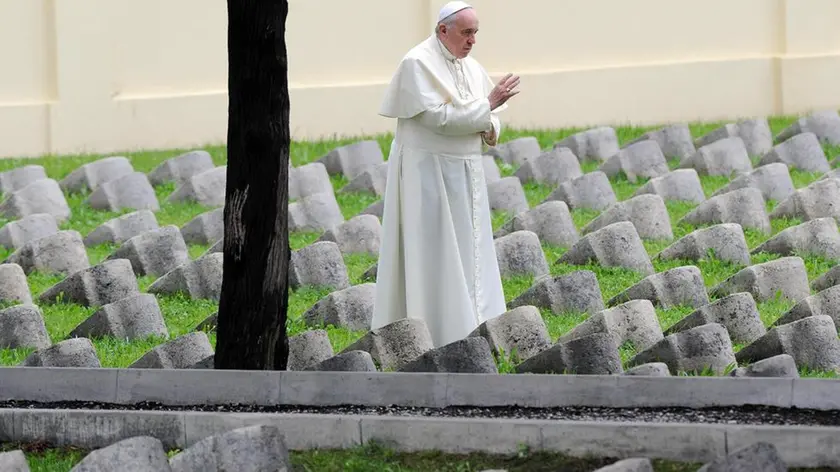 Pope Francis visits the Austro-Hungarian cemetery in Fogliano to pray and pay a tribute to the fallen on the battlefield during the First World War before celebrating a solemn mass at the war memorial at Redipuglia to mark the 100th anniversary of the start of the First World War, 13 September 2014. ANSA/DANIEL DAL ZENNARO