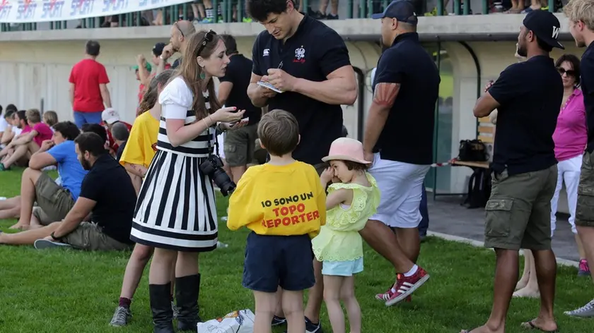 Baby rugbisti in campo, baby reporter fuori a raccontare tutto