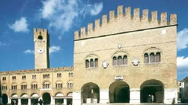 Il Palazzo dei Trecento in piazza dei Signori a Treviso