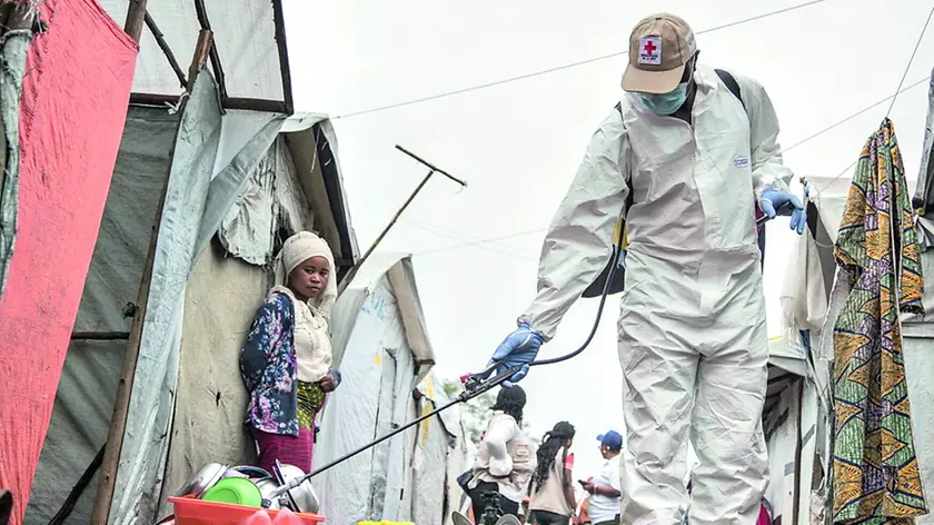 Un intervento di disinfestazione in un quartiere in Congo