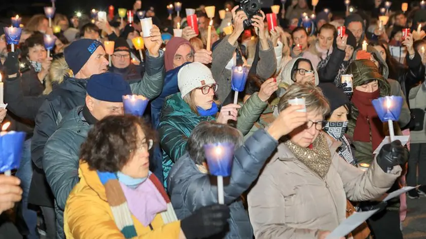 La fiaccolata in ricordo di Vanessa pochi giorni dopo il femminicidio: questa sera si ripete, a un anno dalla morte