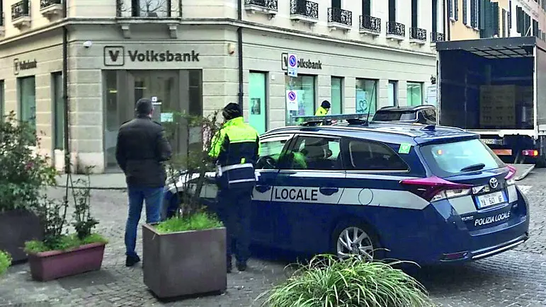 Polizia locale in azione in centro storico a Treviso