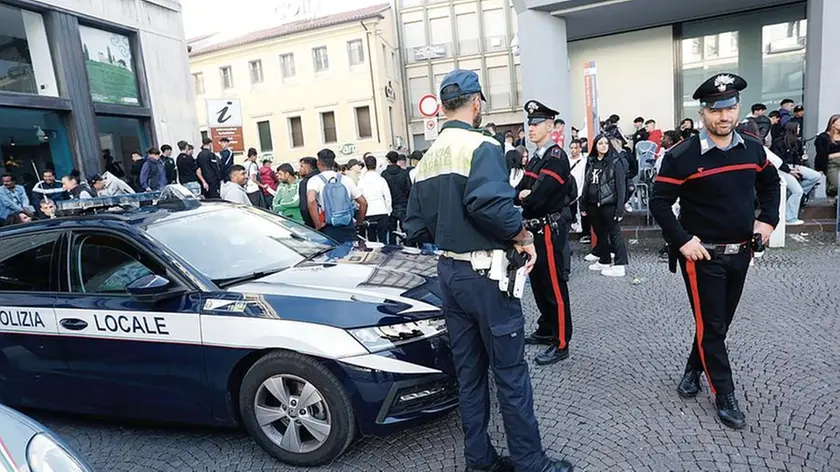 Controlli congiunti di carabinieri e polizia locale in centro storico